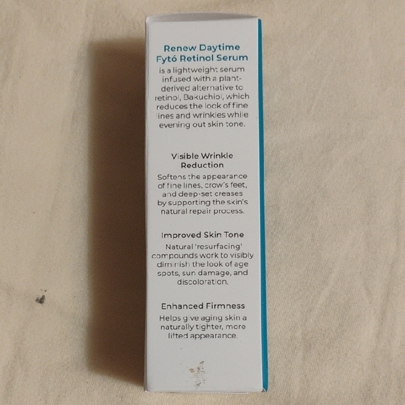 Renew Daytime Face Retinol Serum - White - Picture 2 of 5